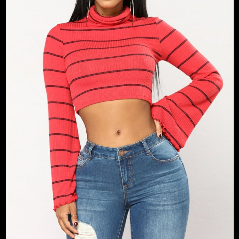 Cropped long sleeve top